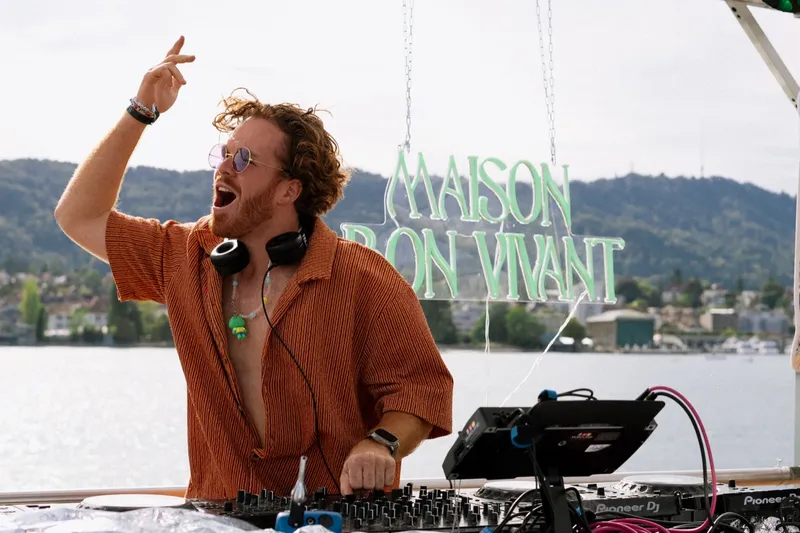 Disco sur l'eau, 19